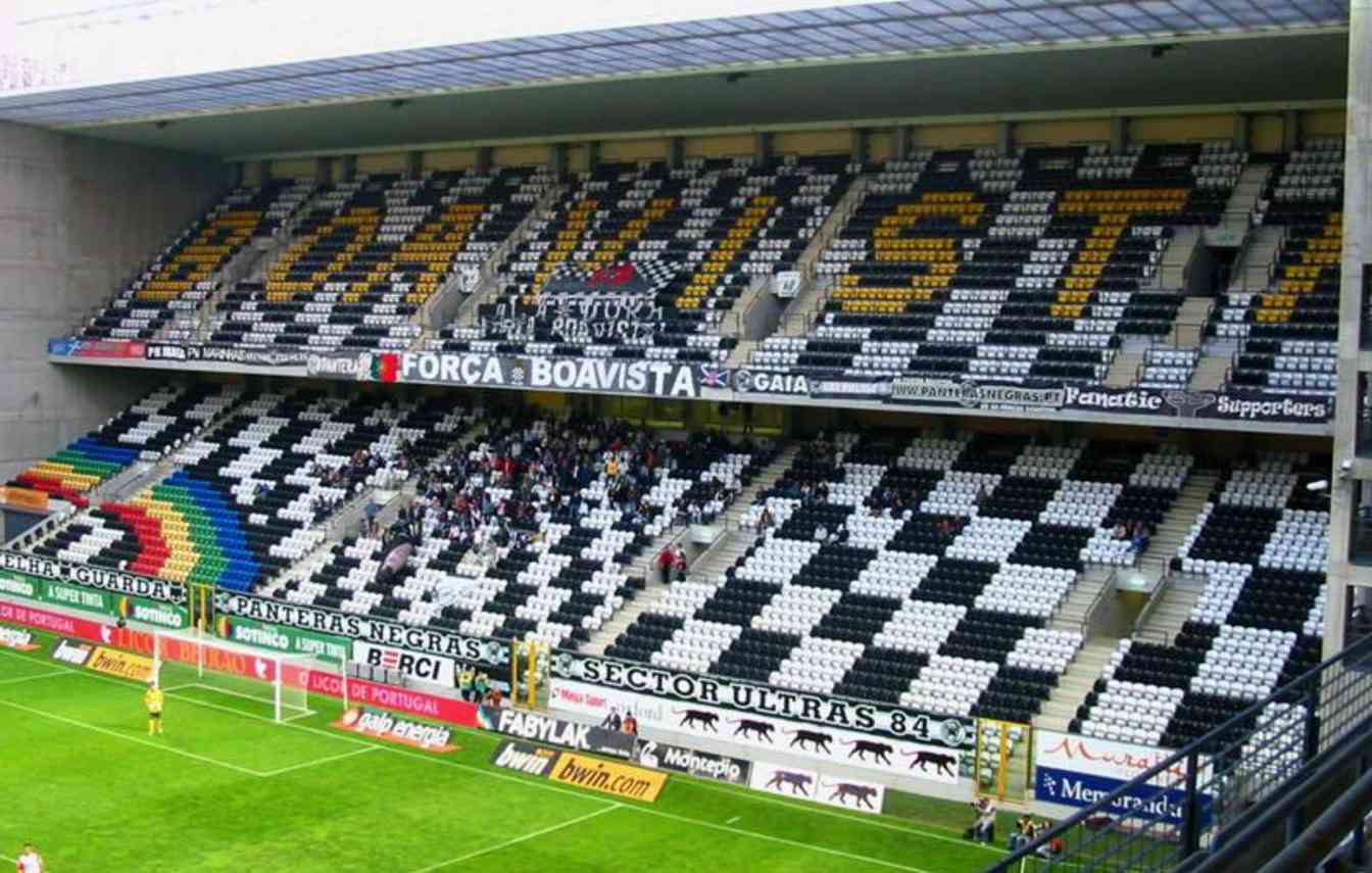 Est&aacute;dio do Bessa has been put up for sale following the bankruptcy of Boavista FC, while the authorities of Porto refuse to intervene in the auction process.