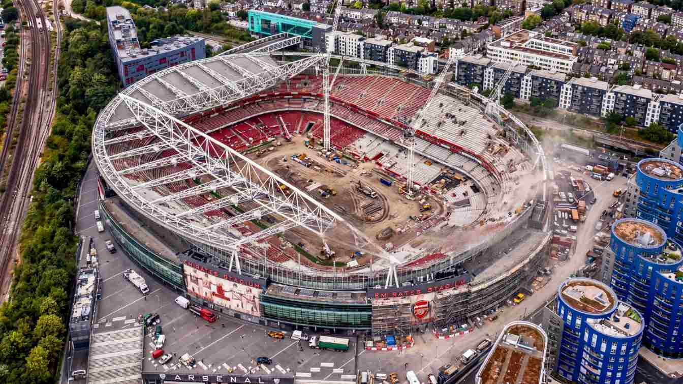Arsenal F.C. are in talks with Populous over a possible expansion of Emirates Stadium to around 70,000 seats, although the project could require major infrastructure upgrades and even a temporary move to Wembley.