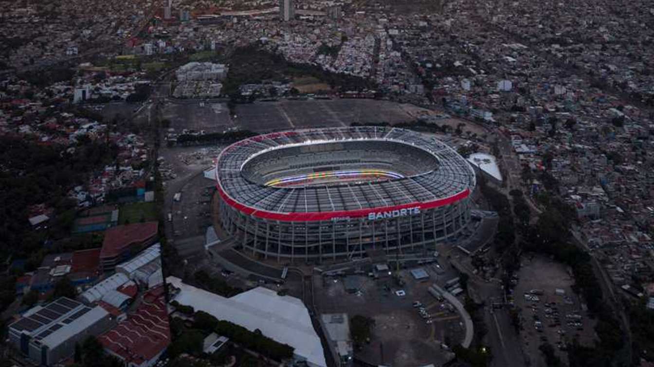 Estadio Azteca miał być symbolem gotowości Meksyku na mundial 2026, tymczasem po ponownym otwarciu stadion znalazł się w centrum krytyki z powodu niedokończonych prac, problem&oacute;w z widocznością i obaw o bezpieczeństwo konstrukcji.