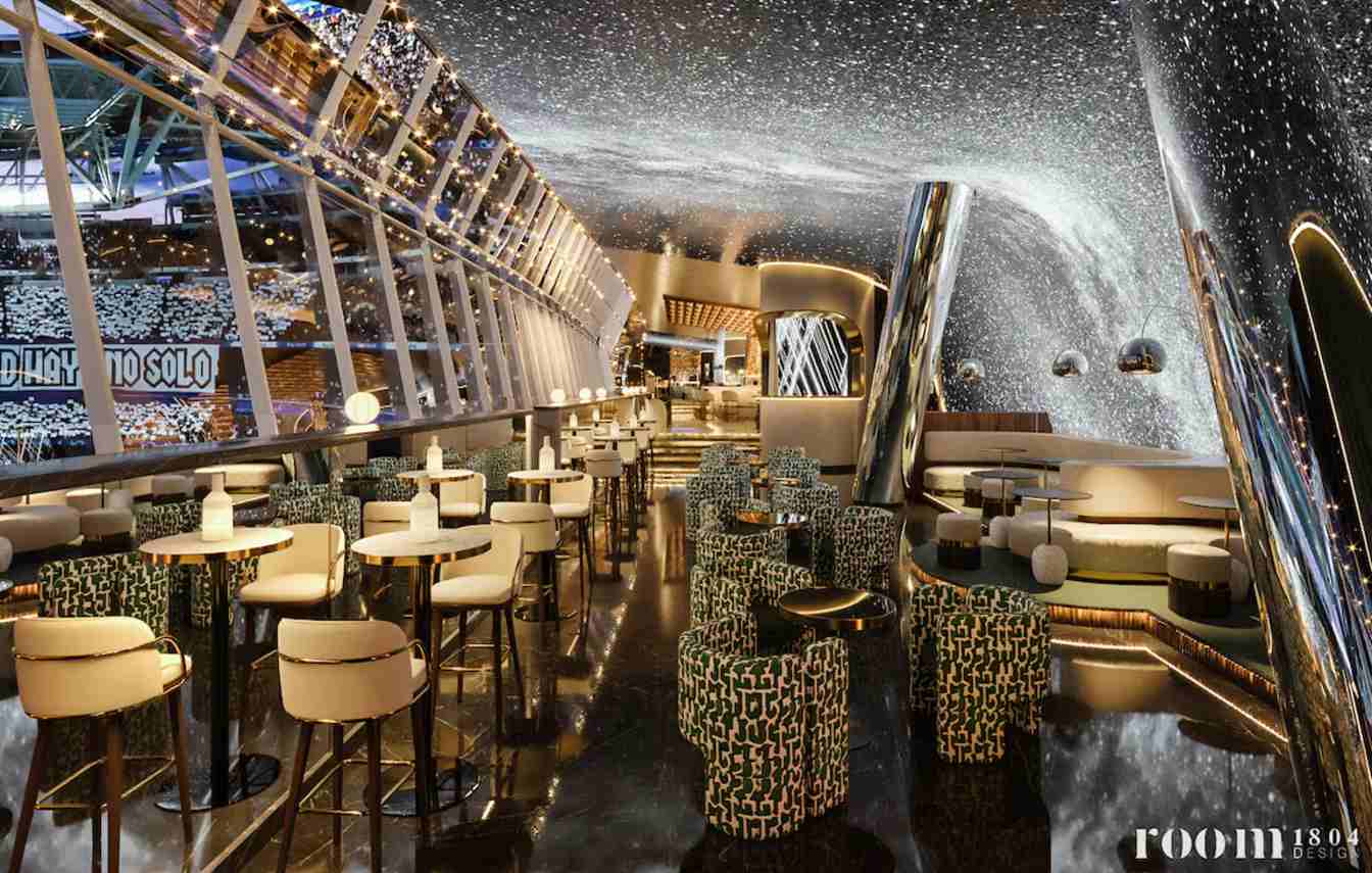 Real Madrid CF has regained control of the luxury Sky Bar at Santiago Bernab&eacute;u Stadium, but the legal battle may continue after a rival &euro;11 million takeover bid emerged.