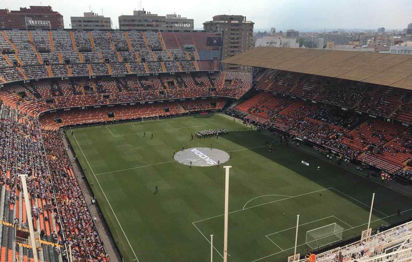 The future buyer will have to bear the cost of demolishing Mestalla, estimated at at least &euro;10 million.