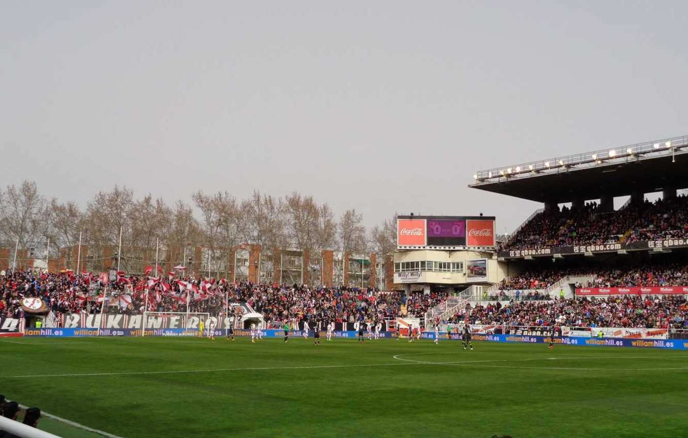 The scoreboard has been a symbol of Estadio de Vallecas for the past few decades.