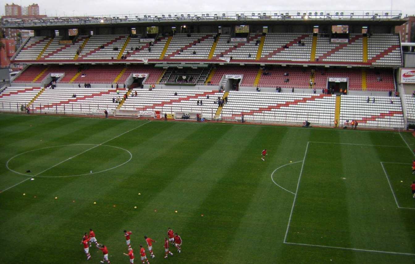 Estadio de Vallecas has a capacity of 14,708 seats.