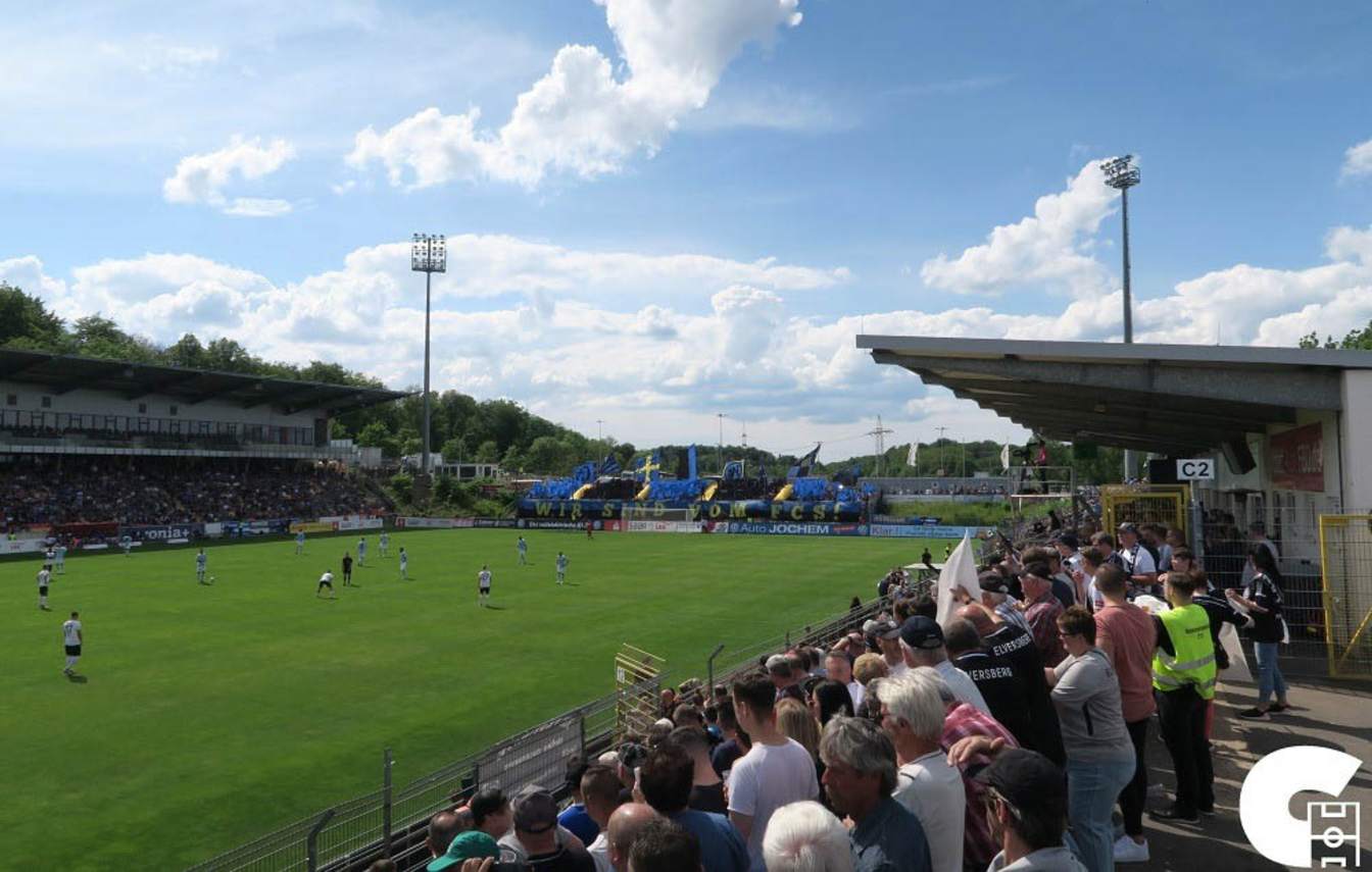 SV Elversberg is preparing Stadion an der Kaiserlinde for Bundesliga requirements. Thanks to a temporary DFL exemption, the club can play in a venue holding around 10,000 fans, while the expansion is set to raise capacity to 15,500.