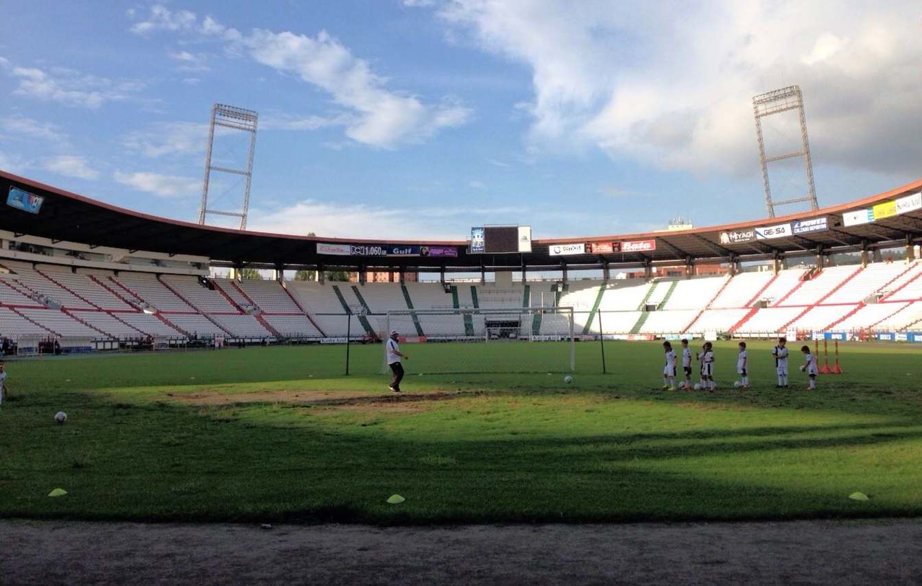 Estadio Palogrande will undergo a modernization worth more than 6.1 billion pesos. The works will include a new roof, structural refurbishment, improved drainage and upgrades to meet higher safety standards.